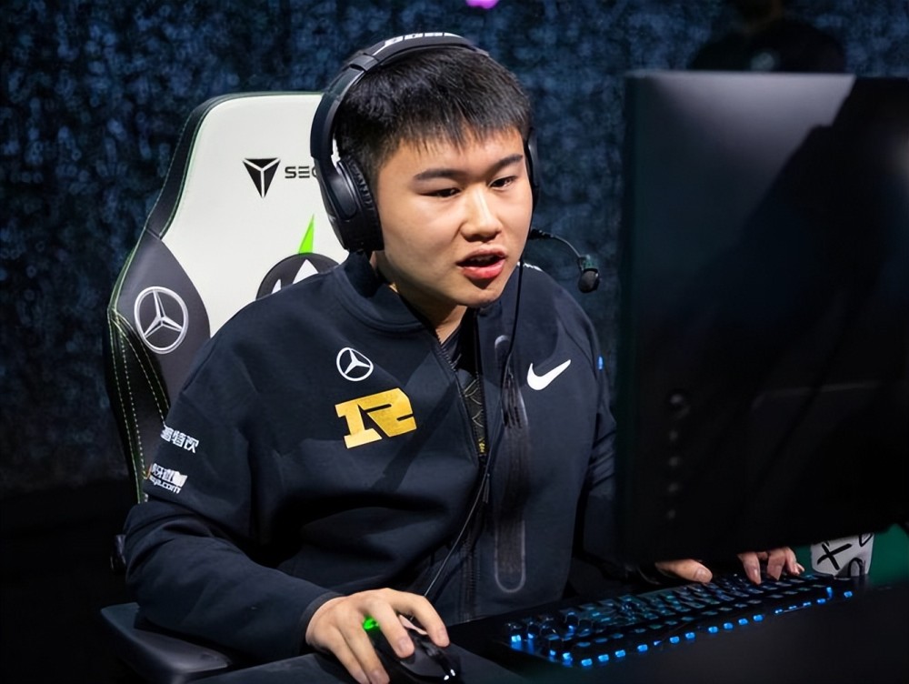 关于T1轻取RNG，Bin完成史诗逆转顶尖较量半决赛，锁定晋级资格的信息