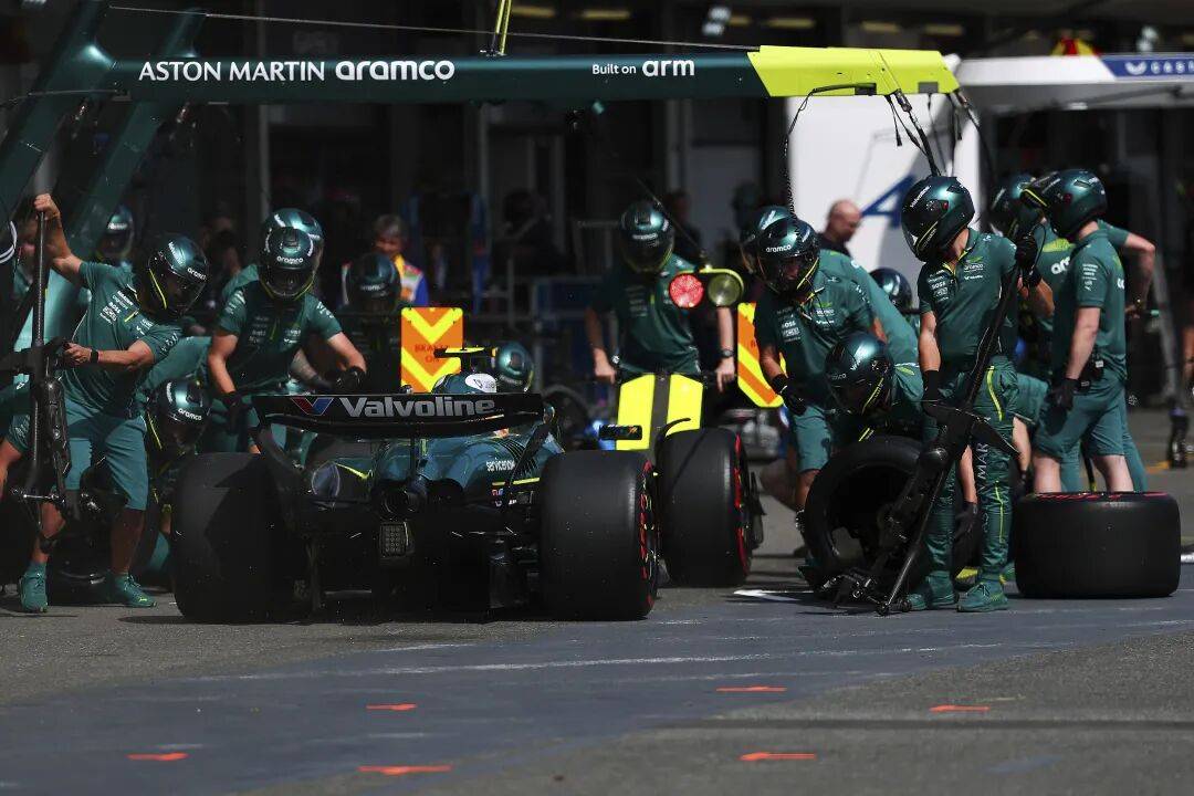 关于阿斯顿马丁翻盘索伯车队，阿隆索刷新纪录的信息