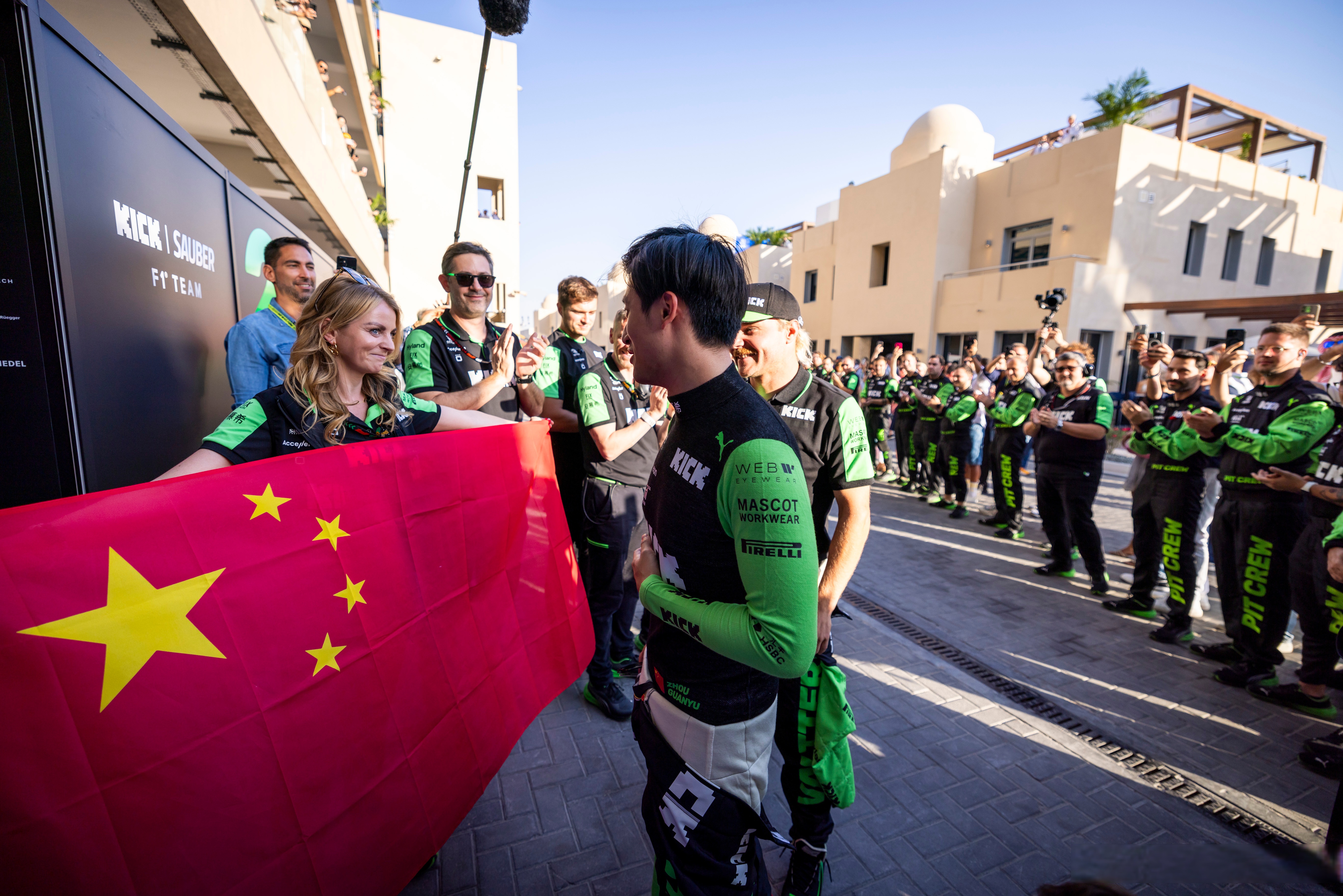 迈凯伦完胜索伯车队，周冠宇惊艳四座的简单介绍