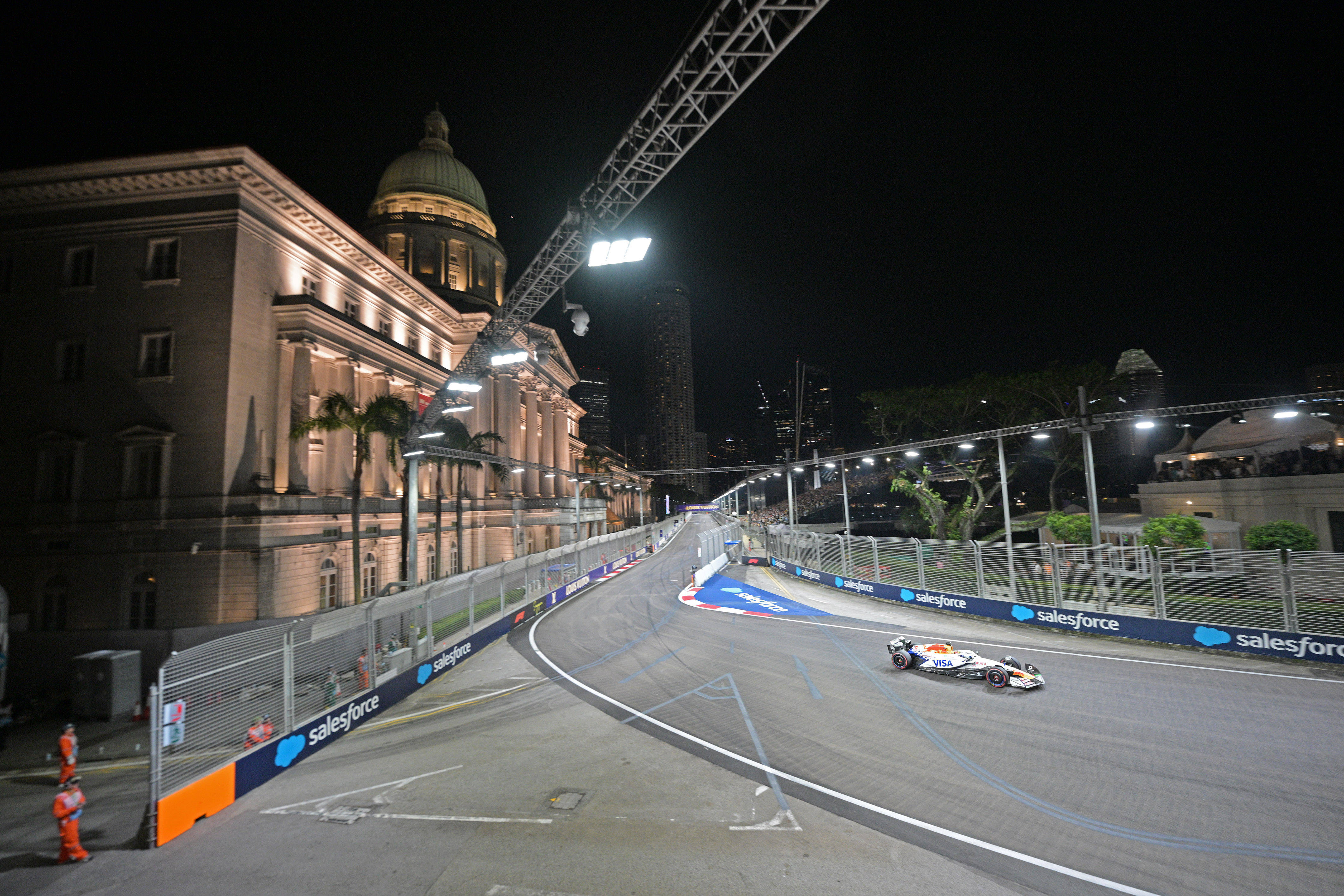 关于阿斯顿马丁横扫红牛二队，诺里斯点燃赛场的信息