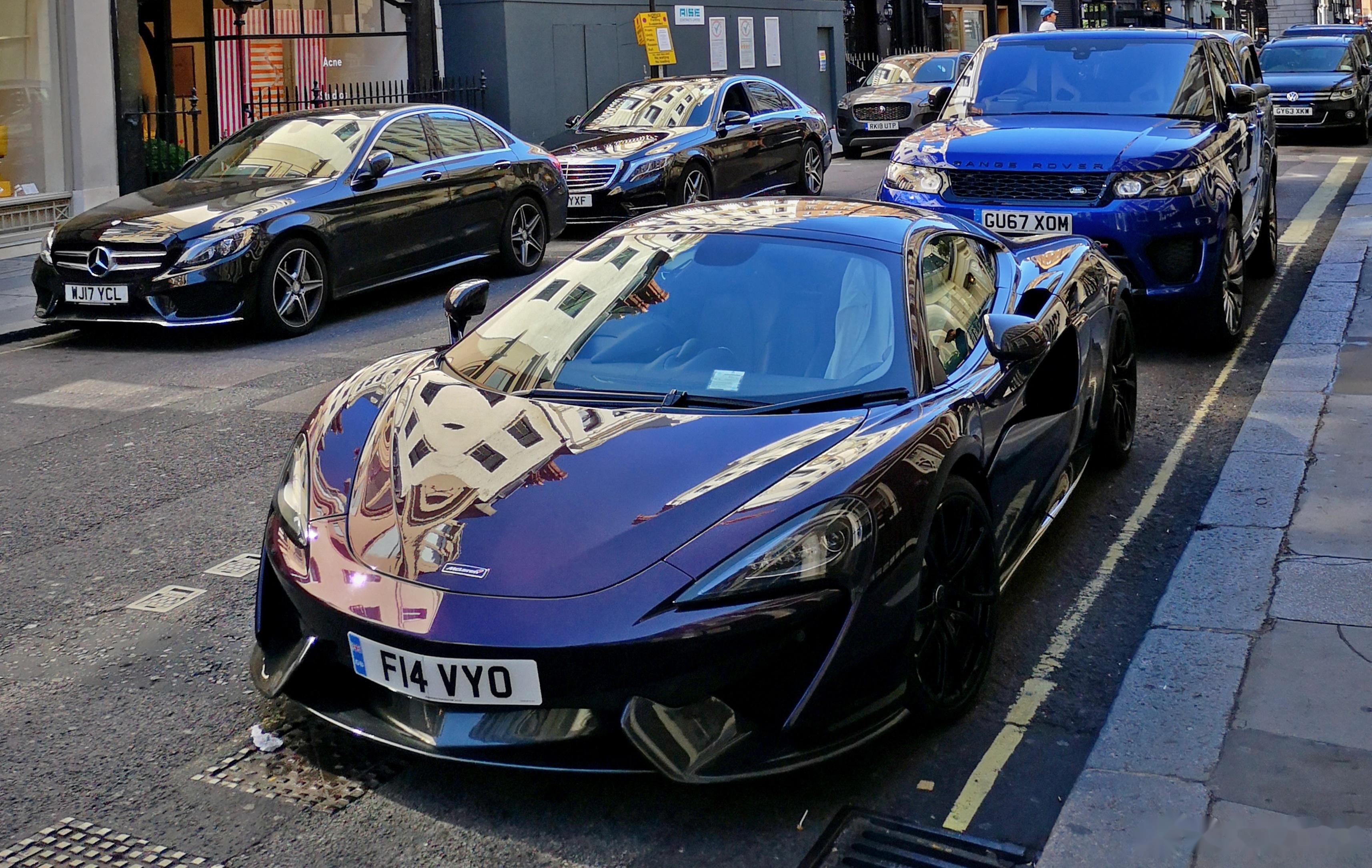 法拉利横扫迈凯伦，佩雷兹点燃赛场的简单介绍