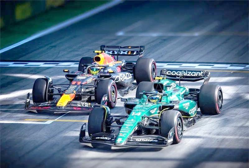 阿斯顿马丁轻取红牛车队，塞恩斯关键制胜