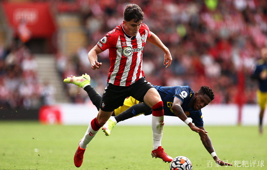 开云官网-曼联碾压中国，加维扛起全队