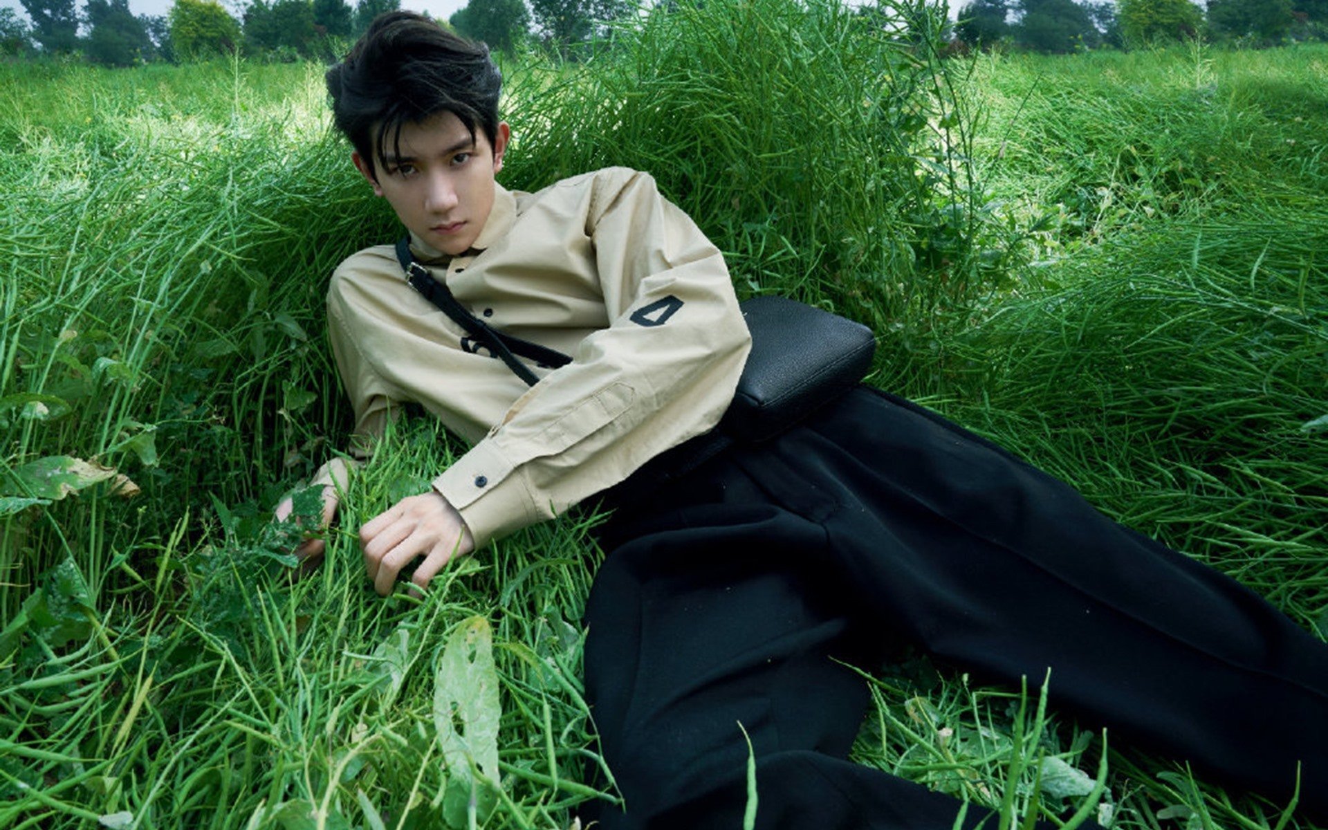 烈火焚城！莱万帽子戏法撕裂紫百合，AC米兰奏响争冠最强音